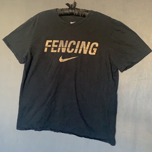 Nike top - Picture 2 of 4